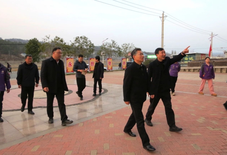 黄冈市委常委、宣传部部长李初敏到湖北四季花海旅游发展有限公司开展文旅安全生产工作调研并慰问专家人才