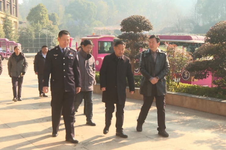 英山县委书记郑光文到四季花海检查 春节期间旅游市场值守接待及安全工作